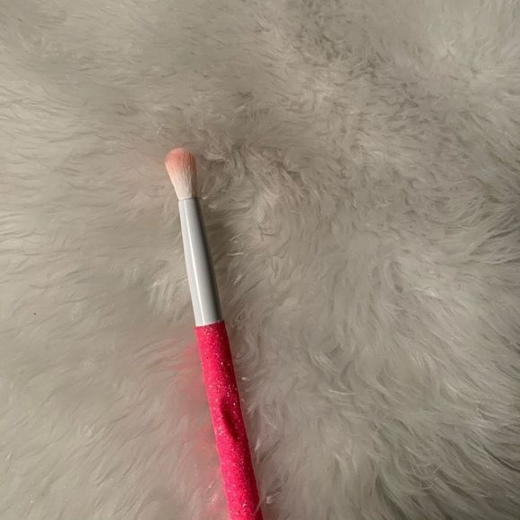 Pink Glitter Blending Eyeshadow Brush - Picture 2 of 2